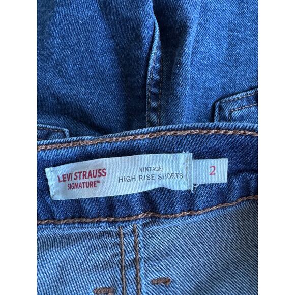 Levi Signature Vintage High Rise Shorts EUC 2 - Picture 4 of 5